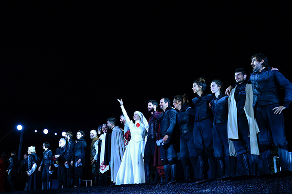 El elenco del Don Juan en Alcalá recibió una gran ovación en el ensayo general. Imagen: Ayuntamiento