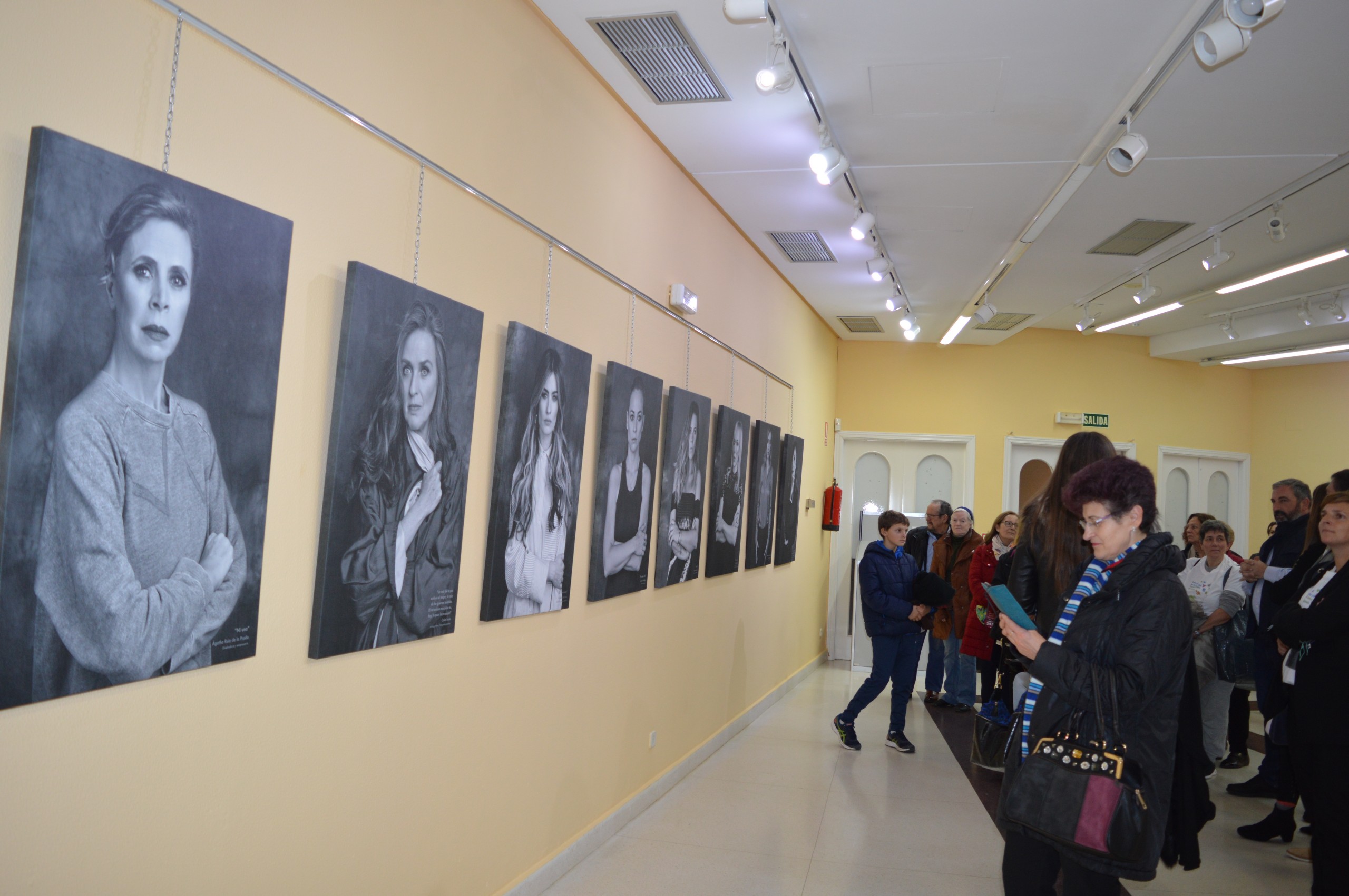 Los retratos de 18 mujeres se reúnen en la exposición Mujeres de `Movimiento sin piedad´