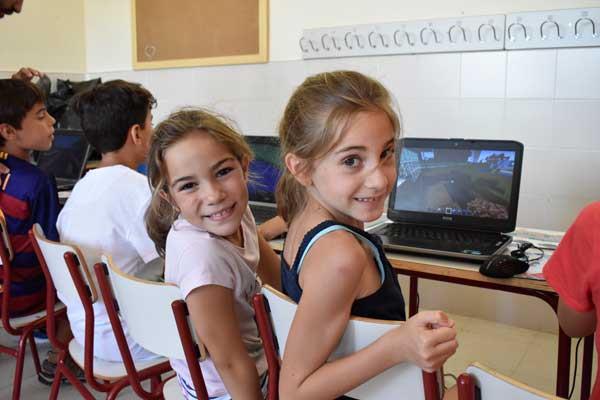 Además, niños de entre 8 y 12 años participan en un taller educativo de eSports basado en el juego Minecraft
