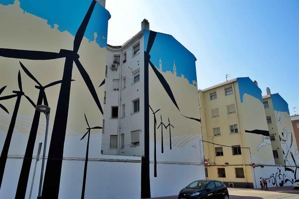 El artista Manu Cardiel ha firmado nuevos murales en cuatro fachadas 