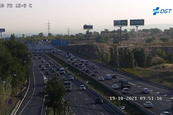 Complicaciones en las carreteras madrileñas en hora punta según informa la DGT