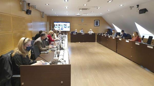 El Pleno Municipal aprobó inicialmente los Presupuestos Municipales para 2022, con el voto a favor de PSOE, los votos en contra de PP y Vox, y las abstenciones de Ciudadanos y la Concejala No Adscrita