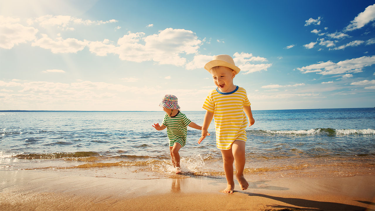 Estos son algunos consejos para las vacaciones en la playa con niños