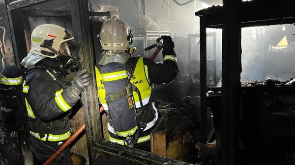 Diez dotaciones de bomberos de la Comunidad de Madrid acudieron tras el aviso 