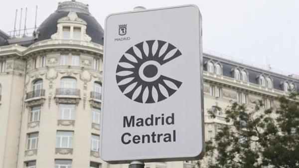 El alcalde ha conseguido sacar adelante el plan con los votos de cuatro ex concejales de Más Madrid