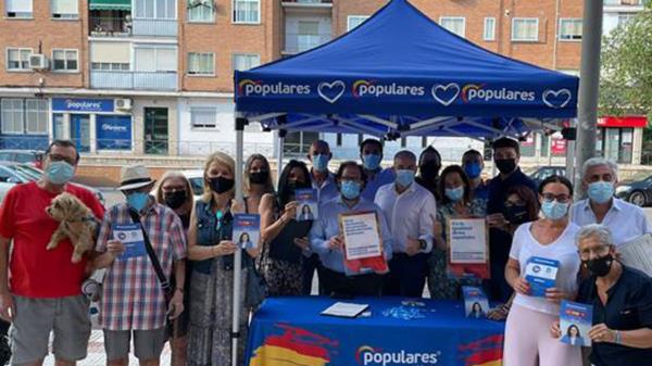 El populares han recogido más de 700 firmas en todos los distritos de Alcobendas este mes
