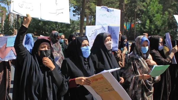 Sobre todo mujeres y niñas cuyos derechos han sido eliminados por los talibanes