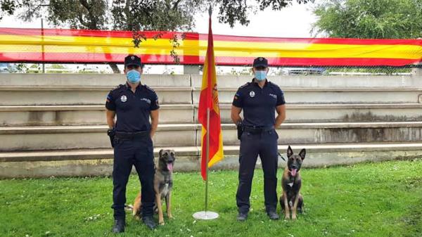 Esta nueva unidad de la policía local la forman dos agente y dos perros